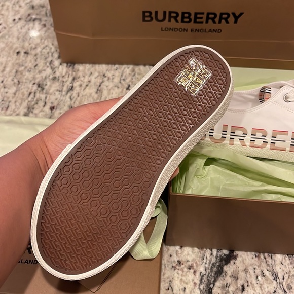 Burberry Boys Shoes - Picture 4 of 9